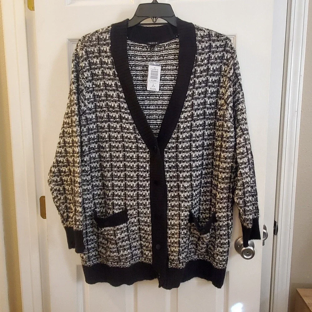 Torrid sz 2 chunky boyfriend cardigan v-neck sweater NWT sequins black/white‎